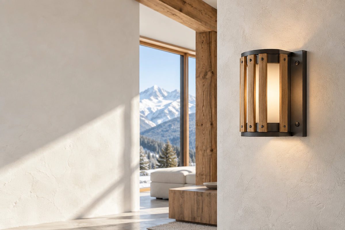 Applique murale chalet dans un intérieur lumineux, sous une lumière naturelle