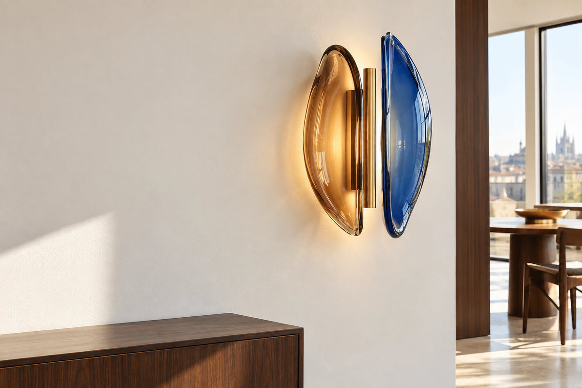 Applique murale design italien dans un intérieur lumineux, sous une lumière naturelle