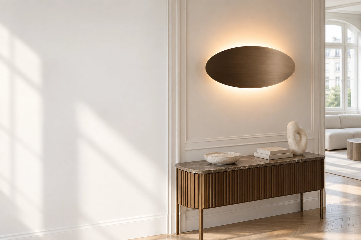 Applique murale lumière d'ambiance dans un intérieur lumineux, sous une lumière naturelle