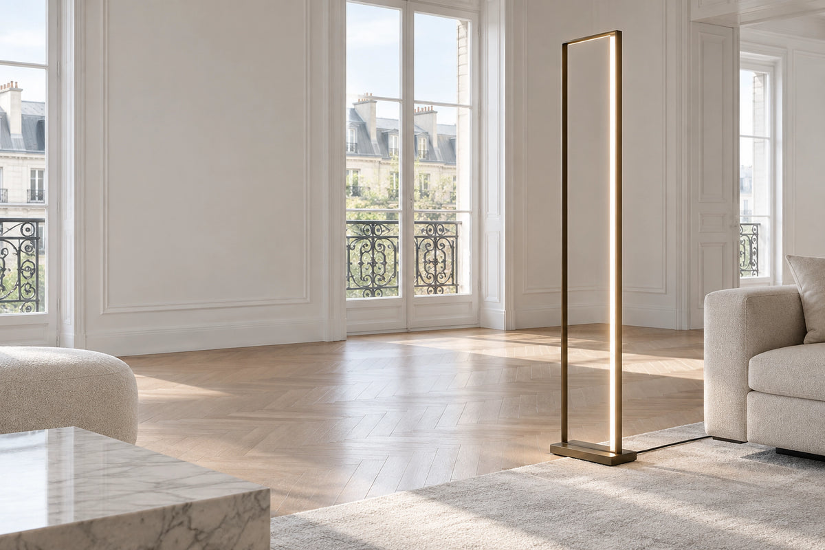 Lampe salon LED dans un salon lumineux, sous une lumière naturelle