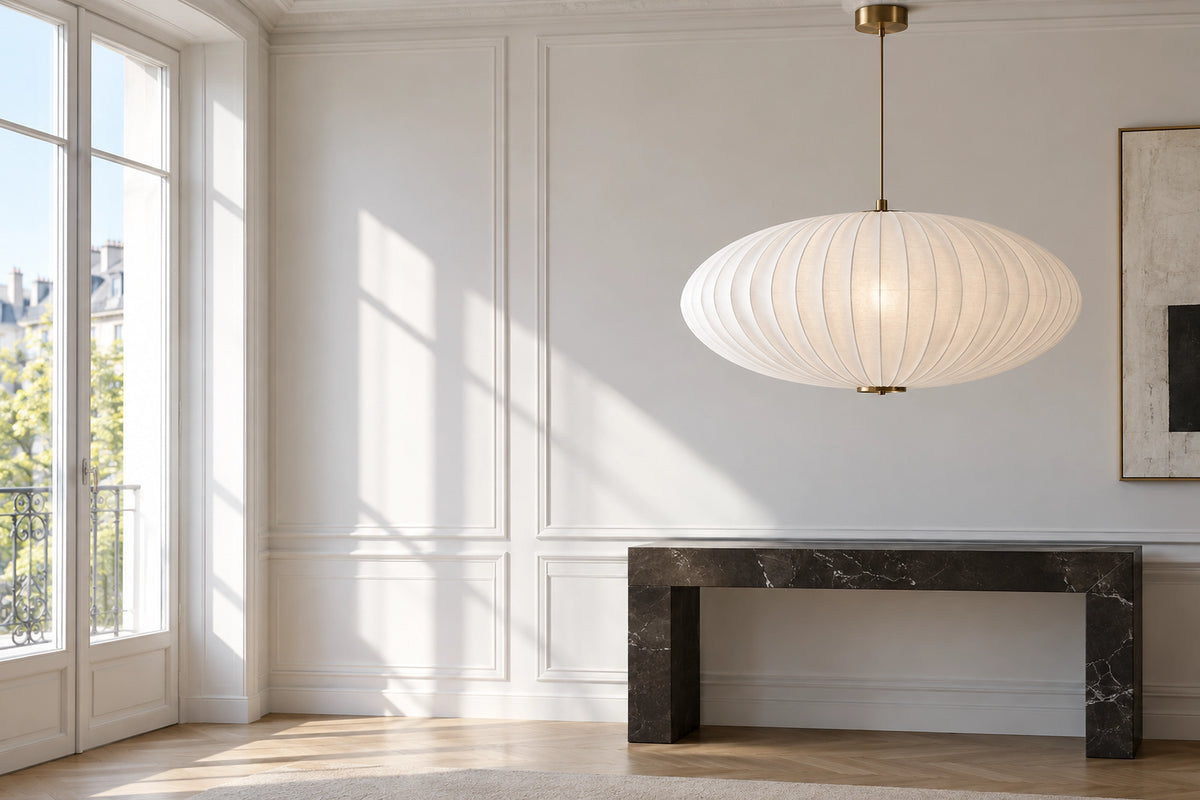 Luminaire papier dans un intérieur lumineux, sous une lumière naturelle