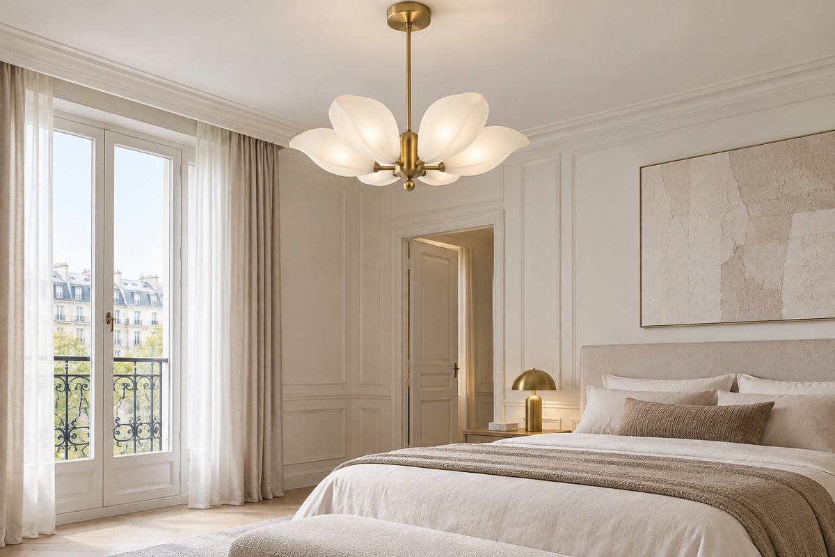 Lustre chambre dans une chambre lumineuse, sous une lumière naturelle