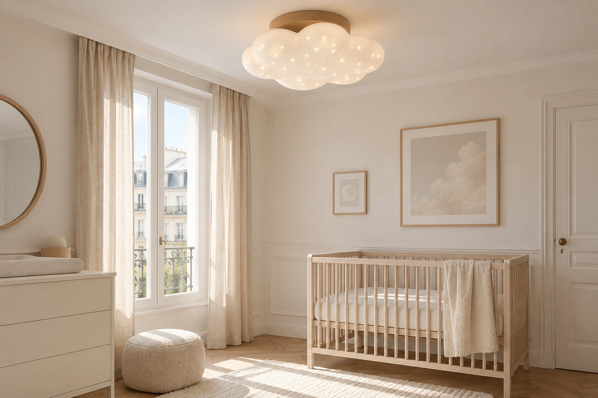 Plafonnier chambre bébé dans une chambre lumineuse, sous une lumière naturelle