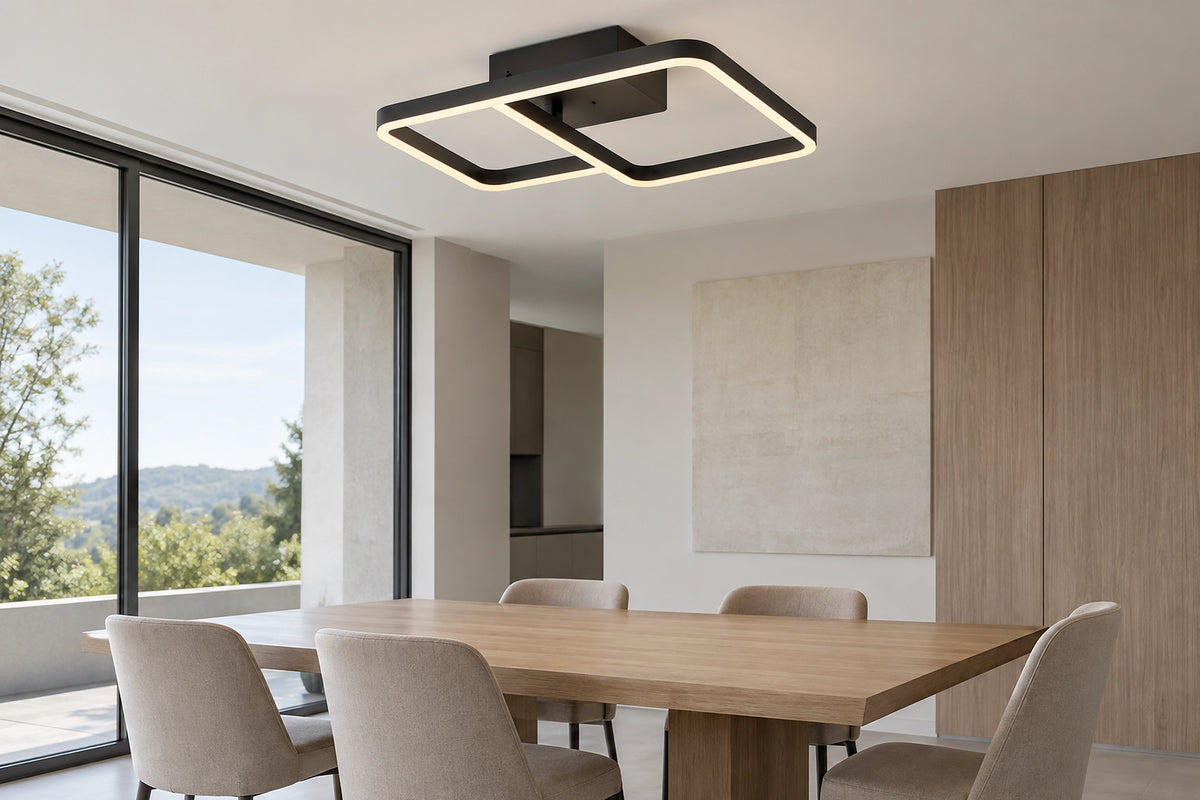 Plafonnier LED noir dans un intérieur lumineux, sous une lumière naturelle