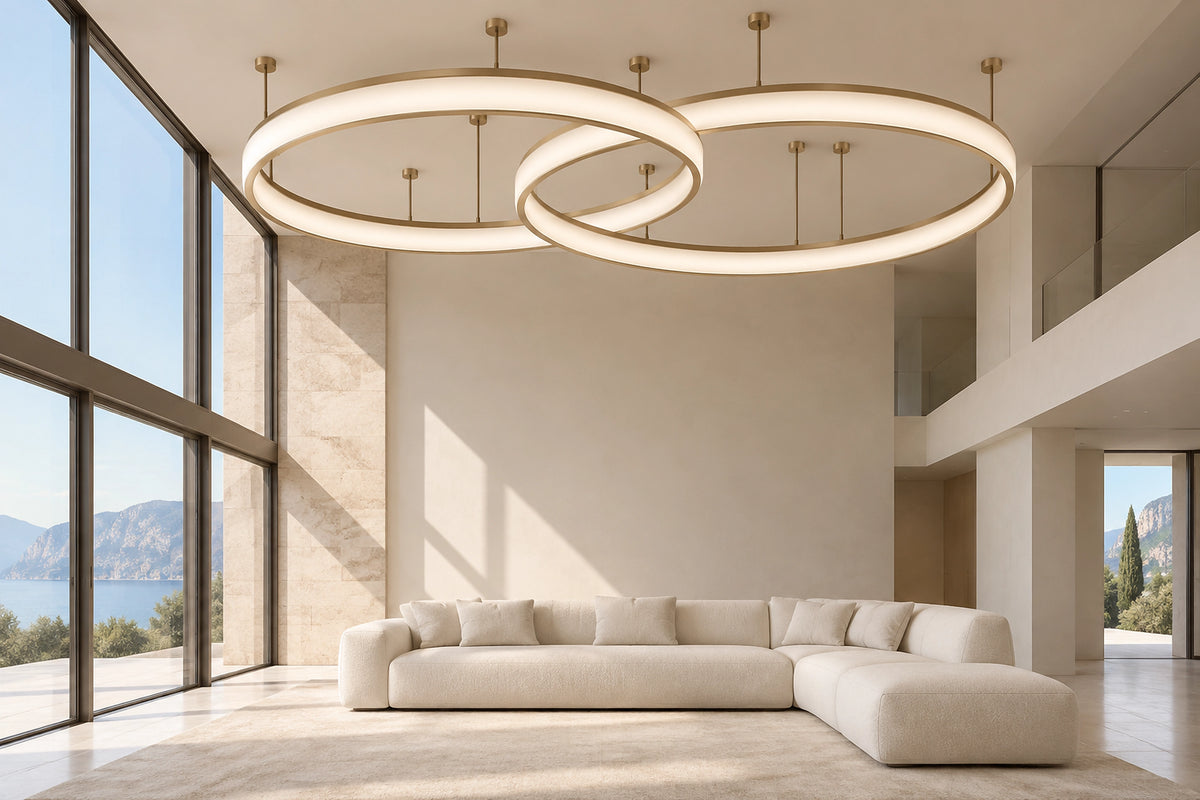 Plafonnier XXL dans un intérieur lumineux, sous une lumière naturelle