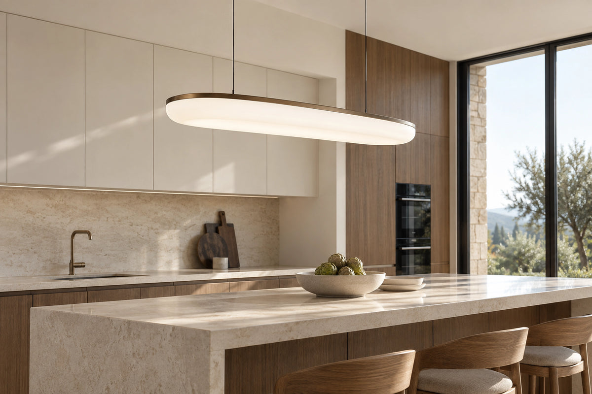 Suspension cuisine moderne dans une cuisine lumineuse, sous une lumière naturelle