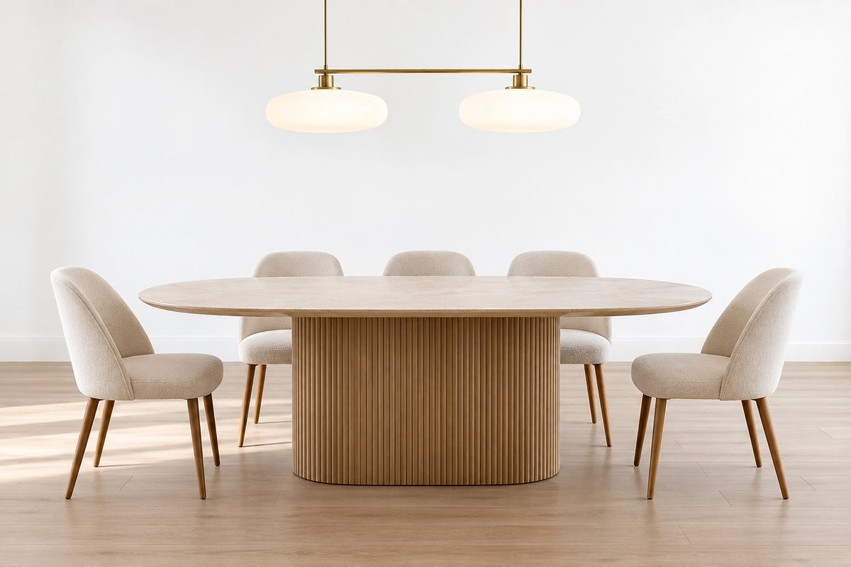 Suspension double dans un intérieur lumineux, sous une lumière naturelle