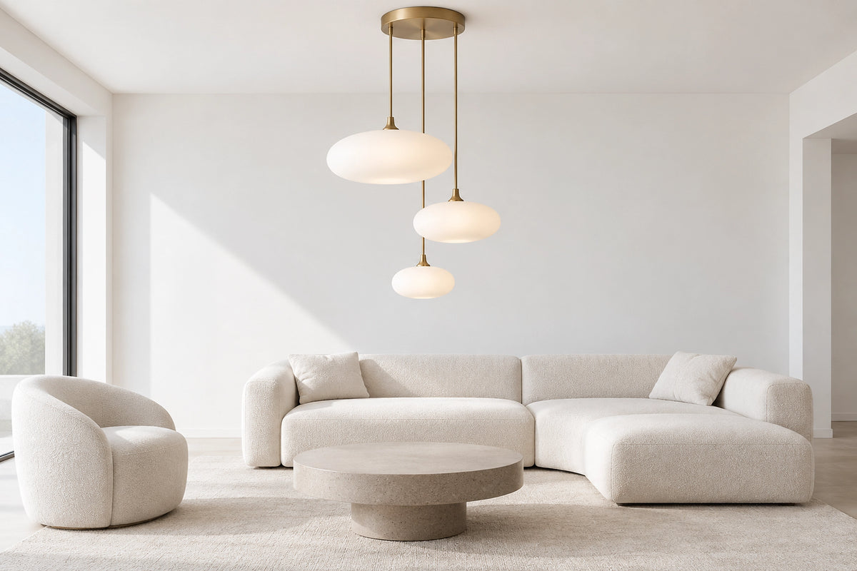 Suspension design salon dans un salon lumineux, sous une lumière naturelle