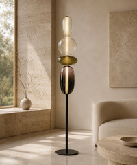 Lampadaire à boules de verre empilées