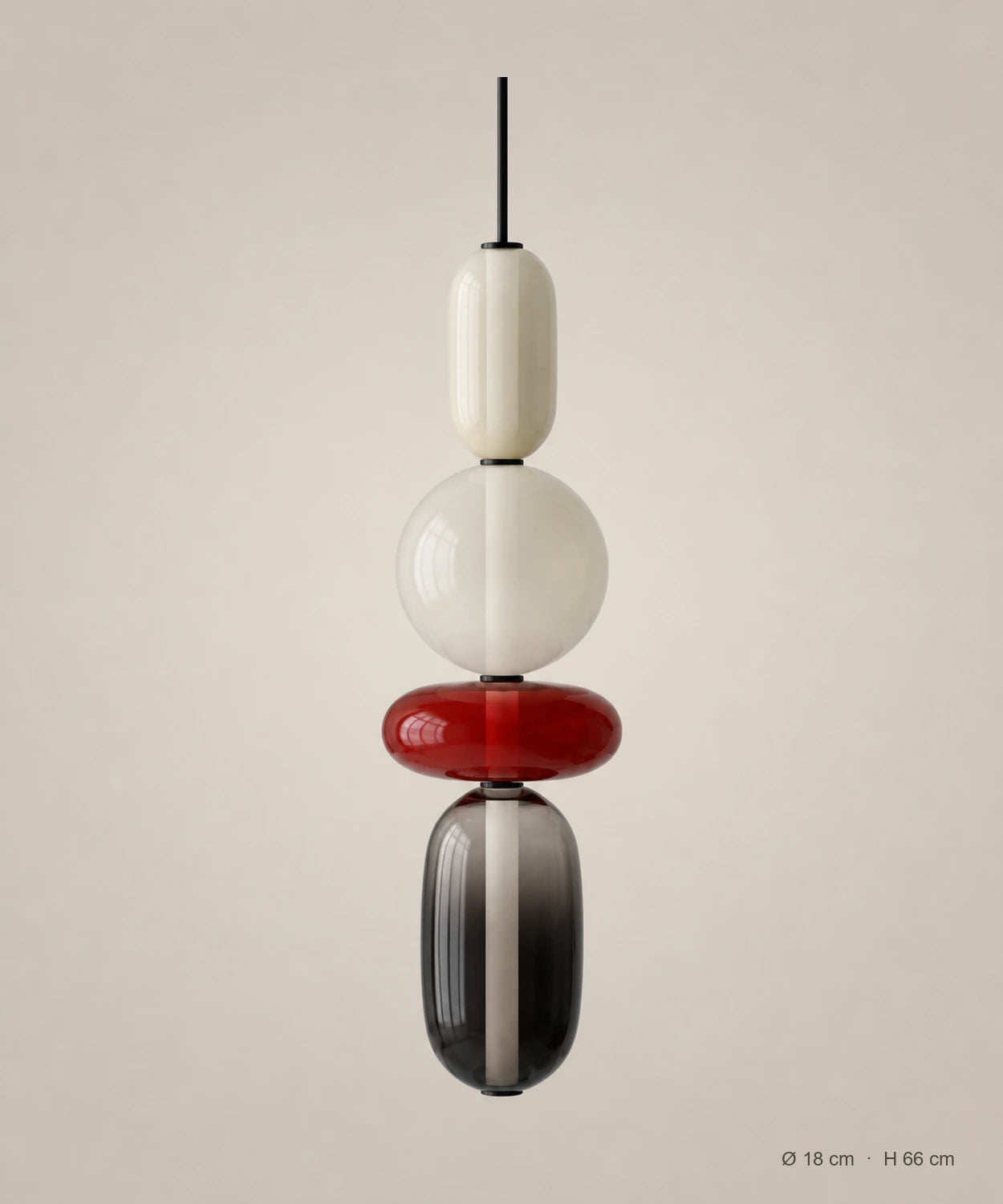 Suspension 4 perles opale, rouge et fumé sur fond studio grège, Ø 18 cm, H 66 cm