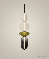 Suspension 4 perles opale, olive et fumé sur fond studio grège, Ø 18 cm, H 66 cm