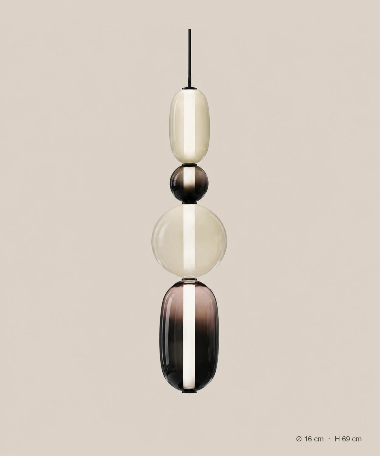 Suspension 4 perles ambre et fumé sur fond studio grège, Ø 16 cm, H 69 cm