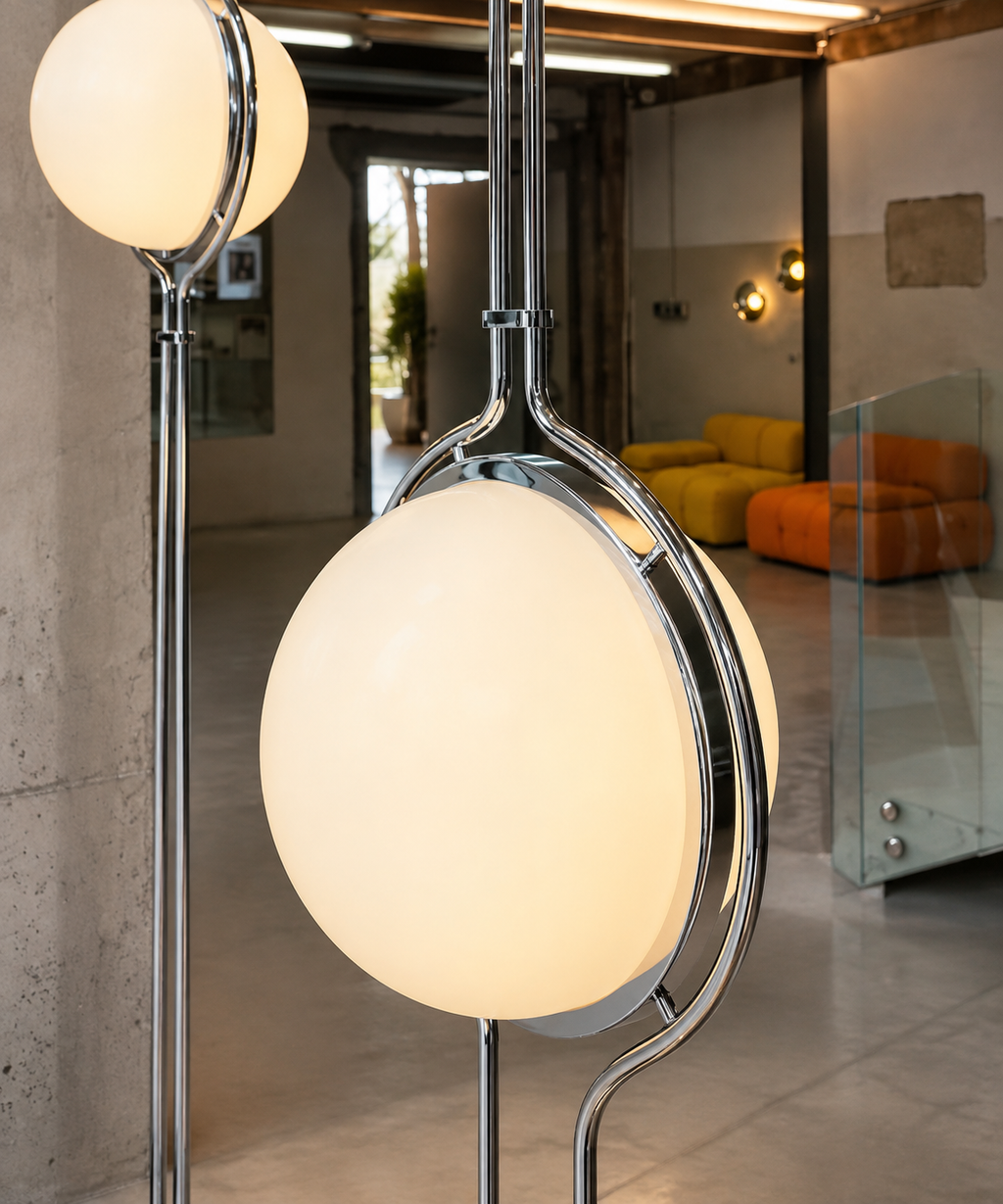 Lampadaire sol-plafond à boule opaline