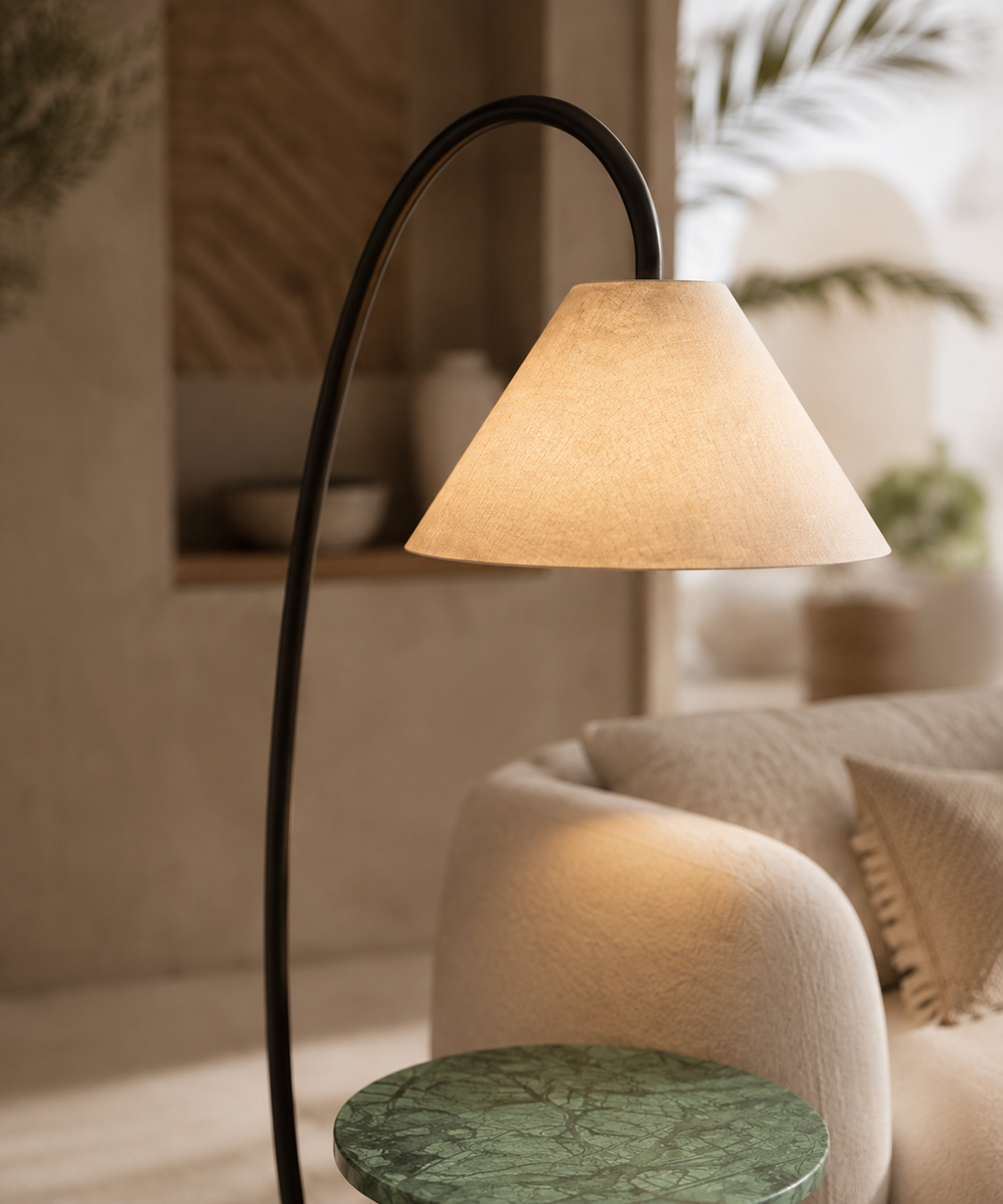 Lampadaire arc avec tablette intégrée
