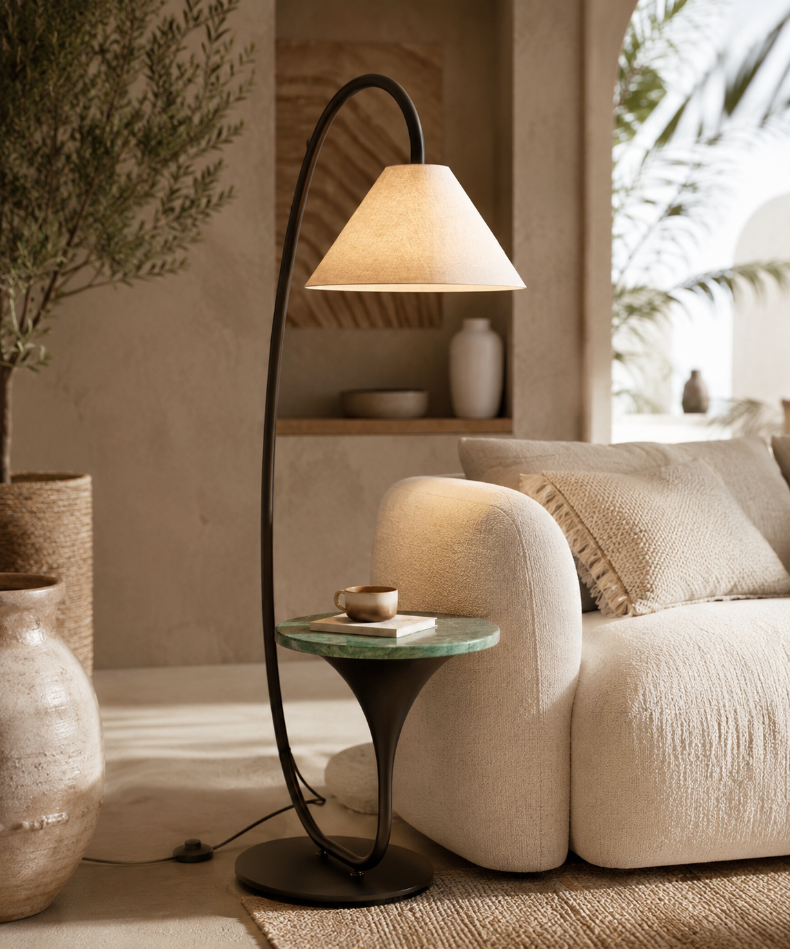 Lampadaire arc avec tablette intégrée