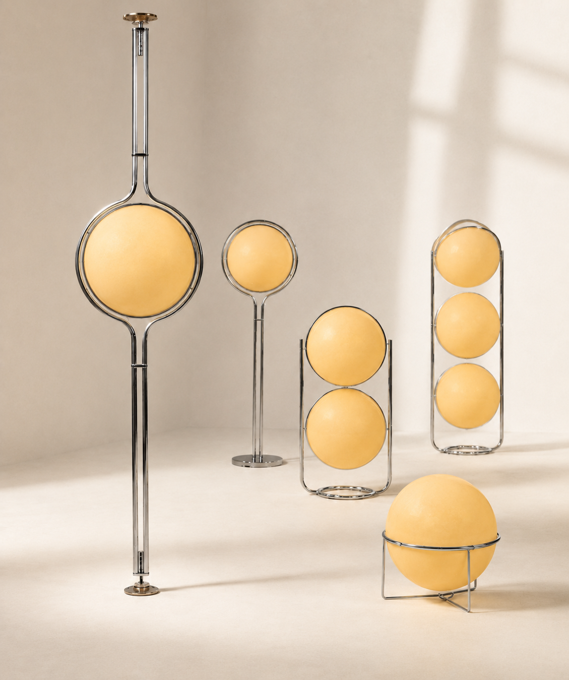 Lampadaire à boule opaline sur pied chromé
