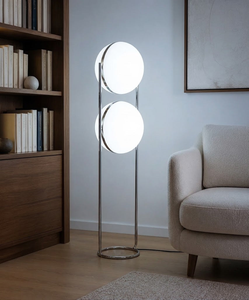 Lampadaire à deux boules opalines sur arceau