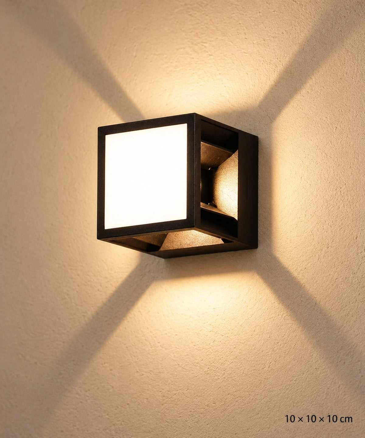 Applique extérieure à effet en X en lumière chaude, avec dimensions de 10 × 10 × 10 cm