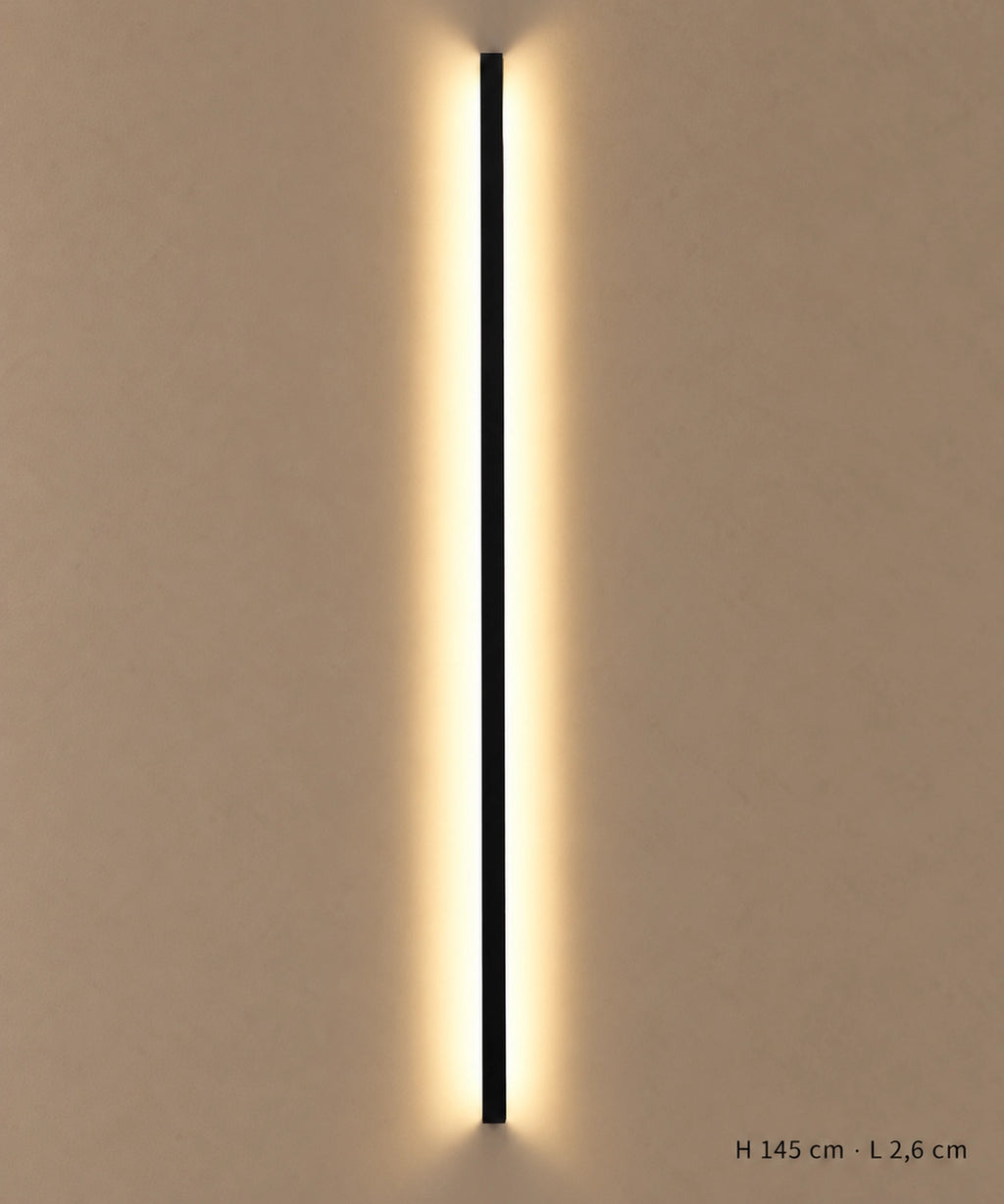 Applique longue noire de 145 cm allumée, avec dimensions inscrites en bas à droite