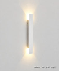 Applique blanche avec hauteurs de 20,5, 41 et 61 cm, largeur 7 cm et profondeur 3,8 cm