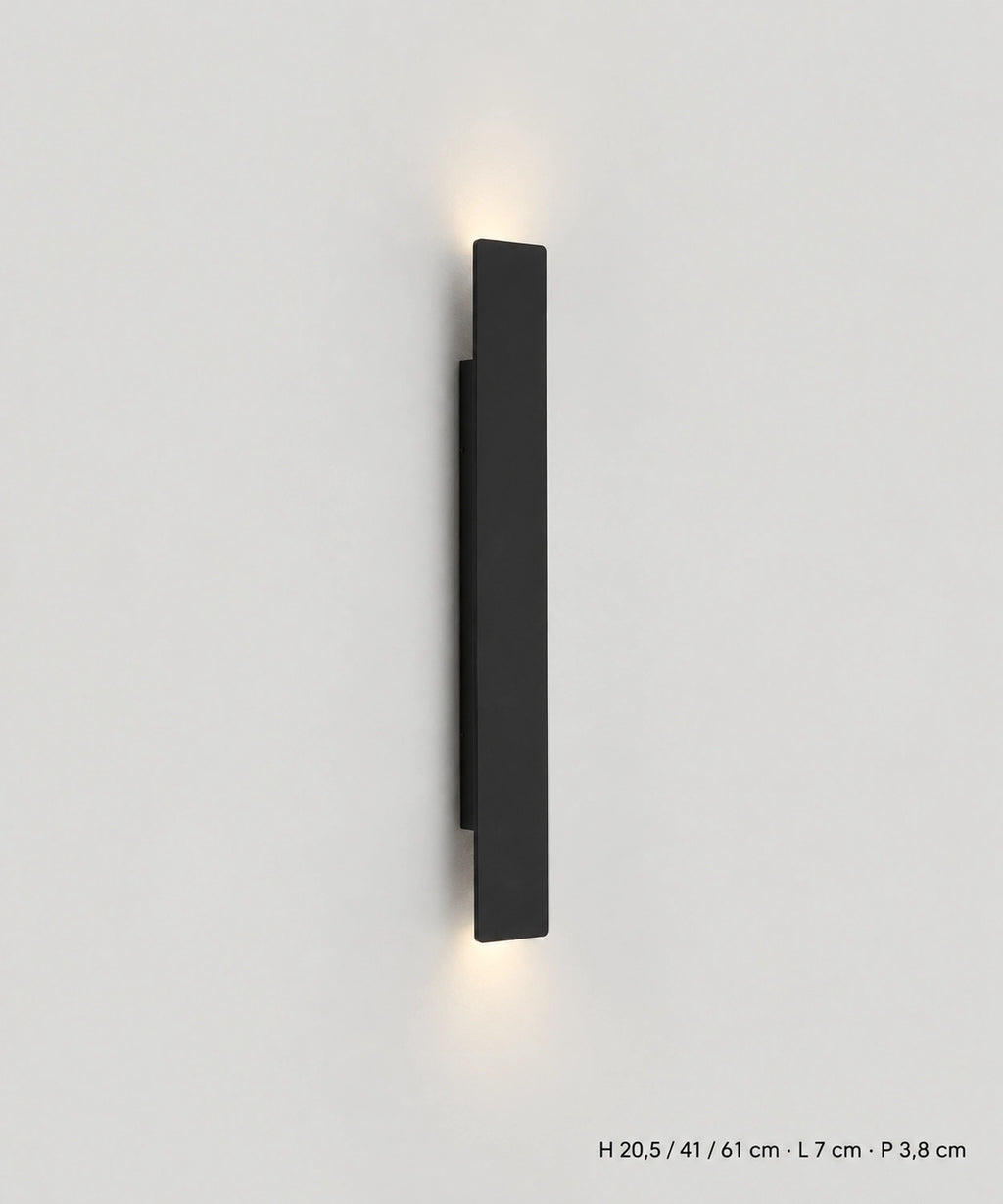 Applique noire avec hauteurs de 20,5, 41 et 61 cm, largeur 7 cm et profondeur 3,8 cm