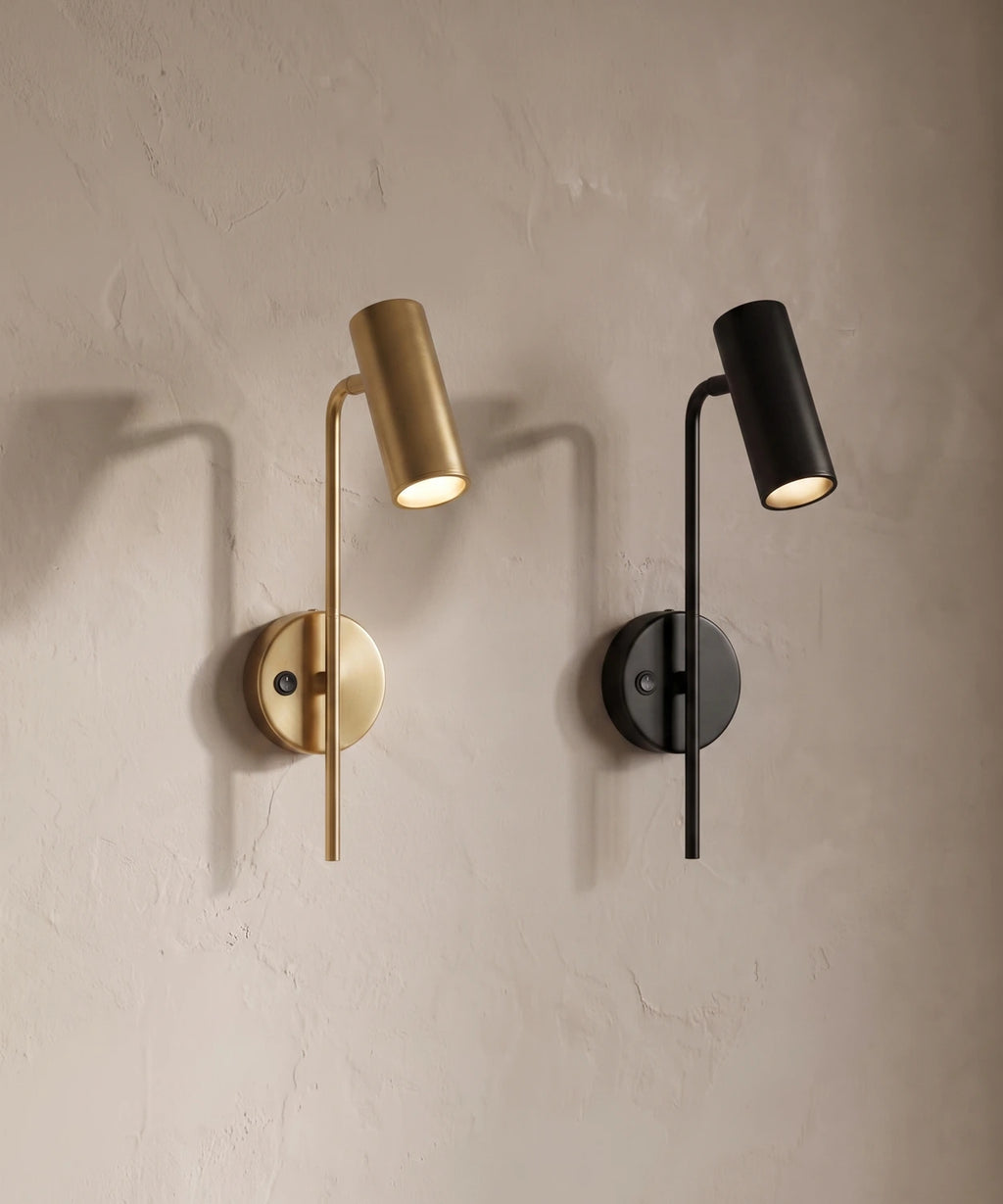 Les deux finitions de l'applique liseuse orientable, dorée et noire