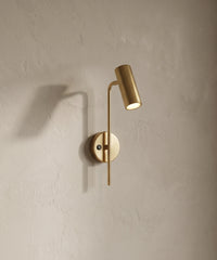 Applique liseuse orientable dorée, spot cylindrique sur rotule
