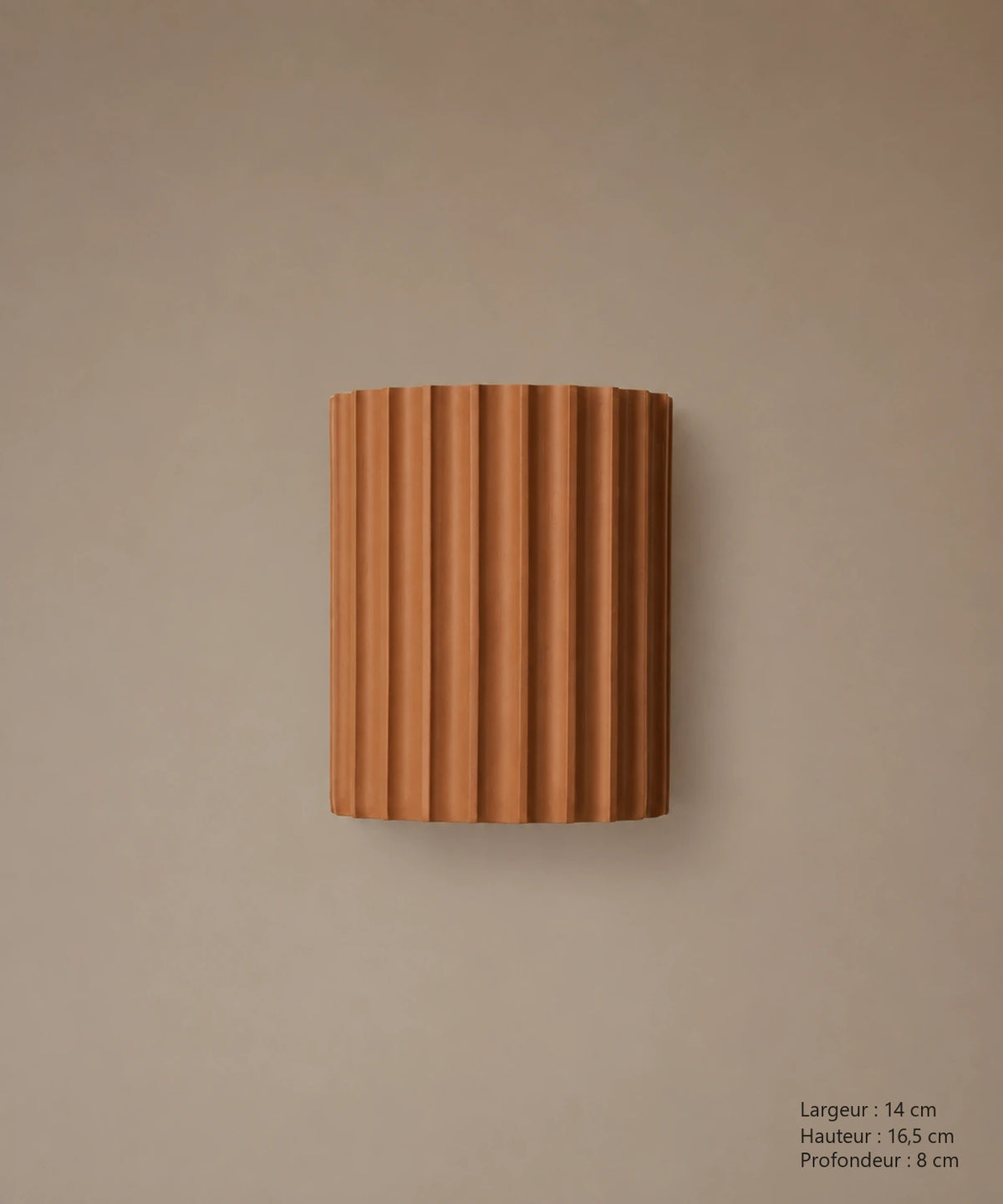 Applique murale cannelée orange éteinte, vue de face avec dimensions