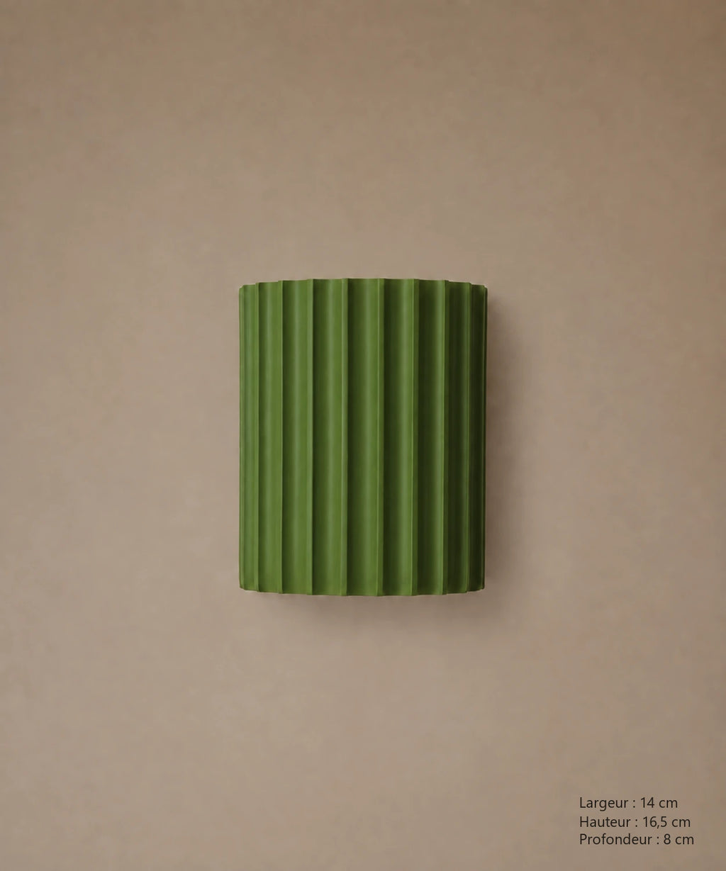 Applique murale cannelée verte éteinte, vue de face avec dimensions