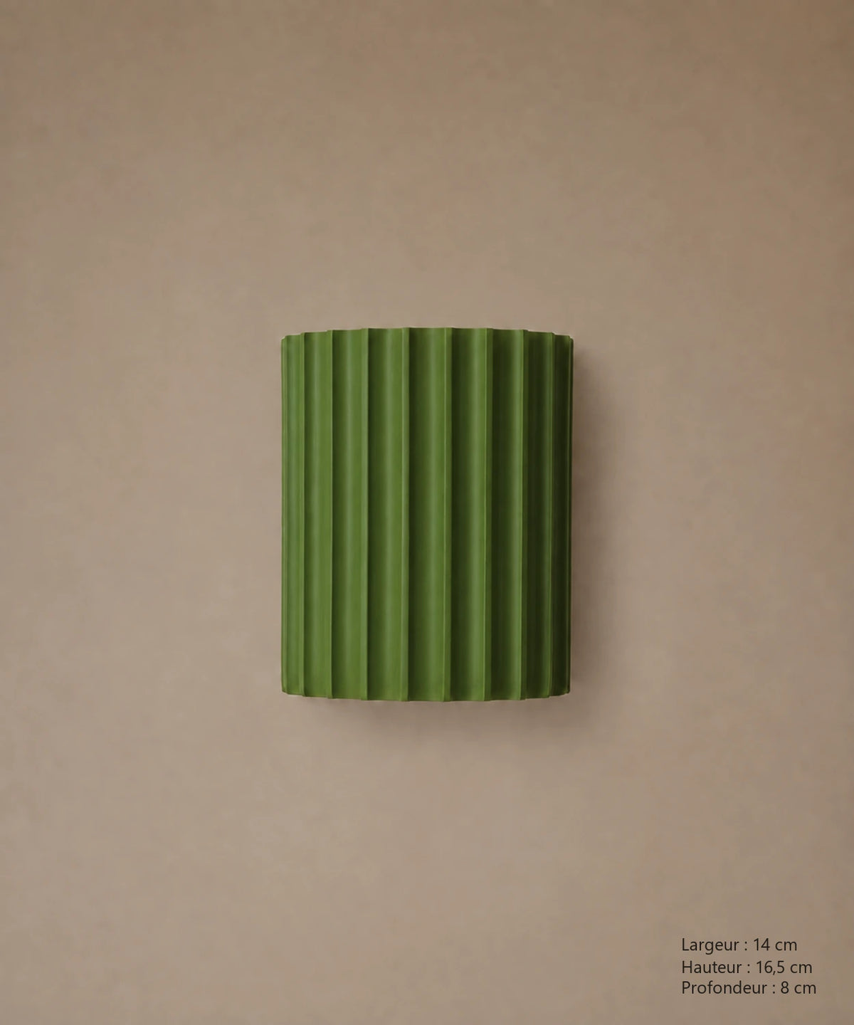 Applique murale cannelée verte éteinte, vue de face avec dimensions
