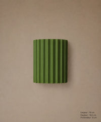 Applique murale cannelée verte éteinte, vue de face avec dimensions