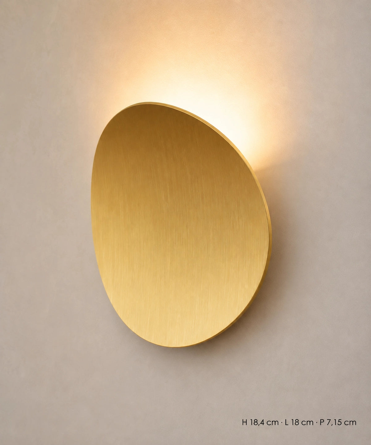 Applique murale forme galet en aluminium or brossé, halo de lumière au-dessus et au-dessous
