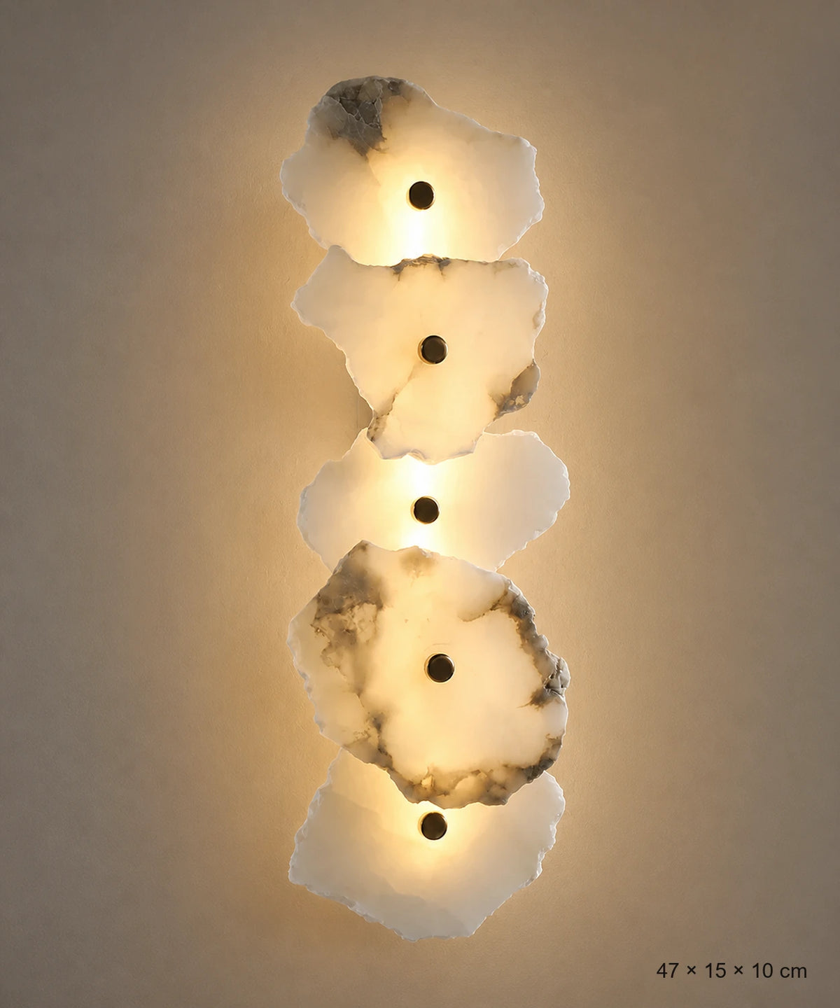 Applique murale en marbre blanc à cinq plaques, 47 cm de haut, allumée