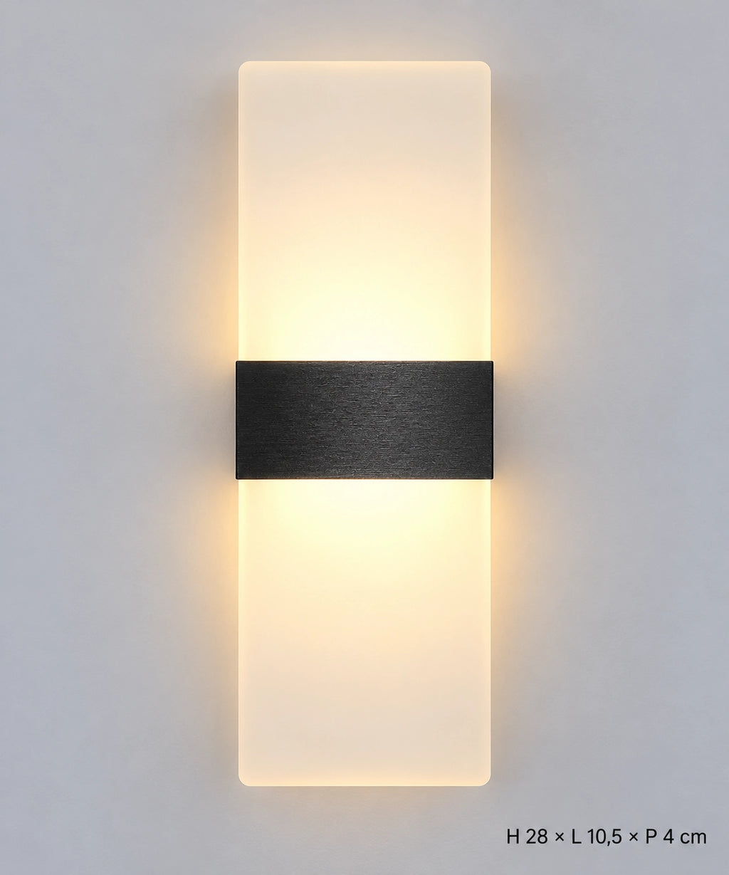 Applique noire vue de face, dimensions 28 × 10,5 × 4 cm