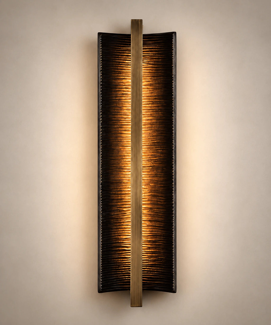 Applique murale verticale design de 57 cm, ailes nervurées bronze et barre centrale brossée