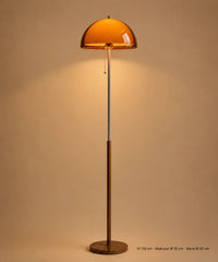 Lampadaire champignon vintage, dôme d’acrylique ambré, tige chromée et socle finition bois