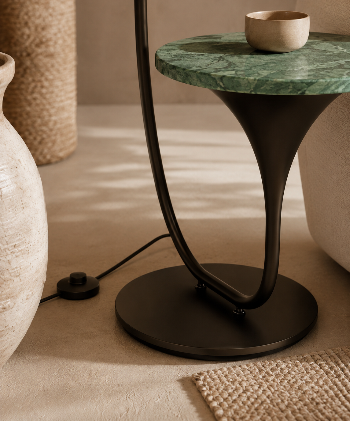 Lampadaire arc avec tablette intégrée