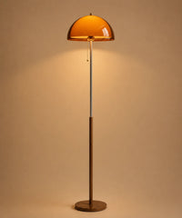Lampadaire champignon vintage, dôme d’acrylique ambré, tige chromée et socle finition bois