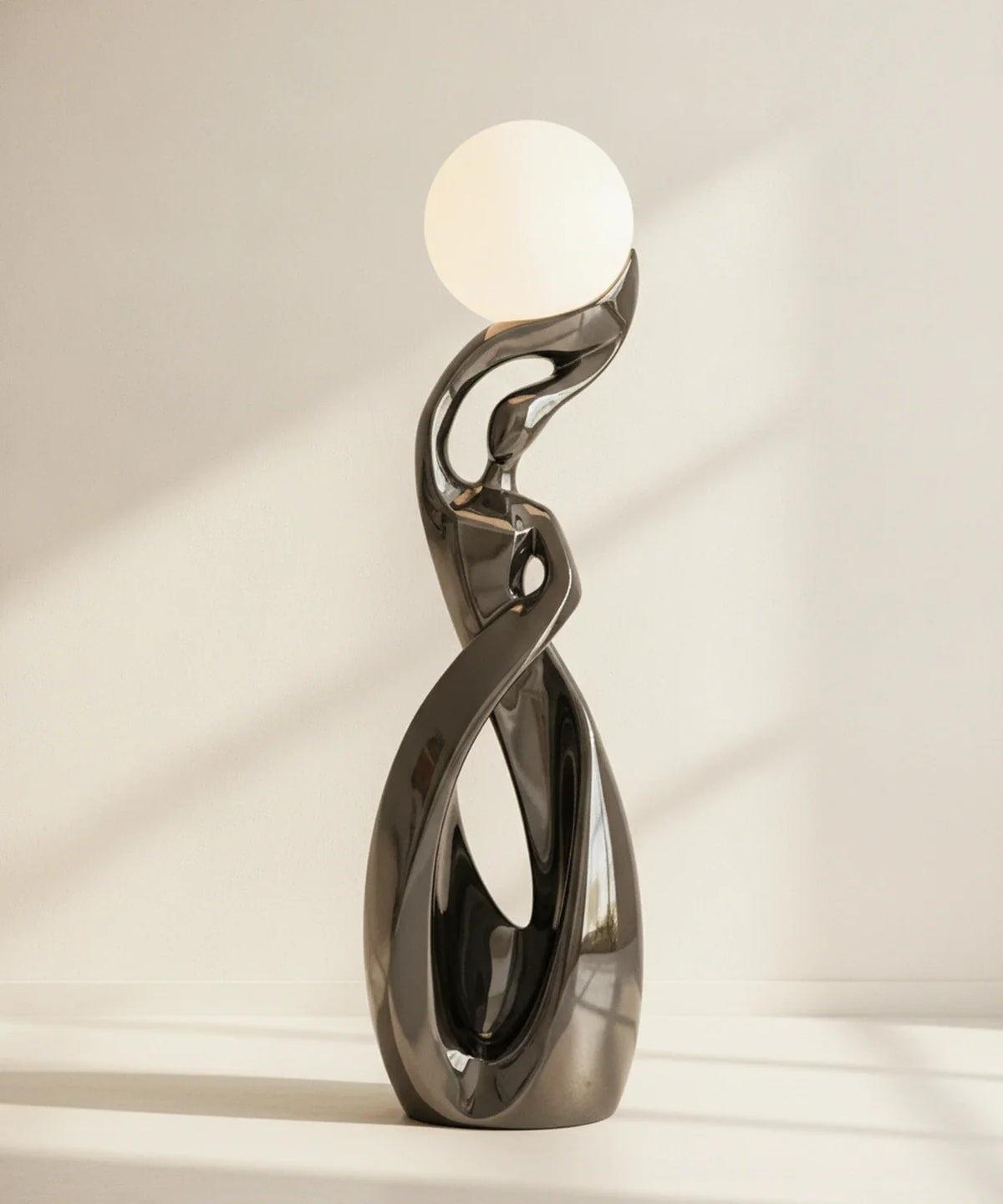 Lampadaire sculpture finition chrome gris anthracite, sphère lune allumée