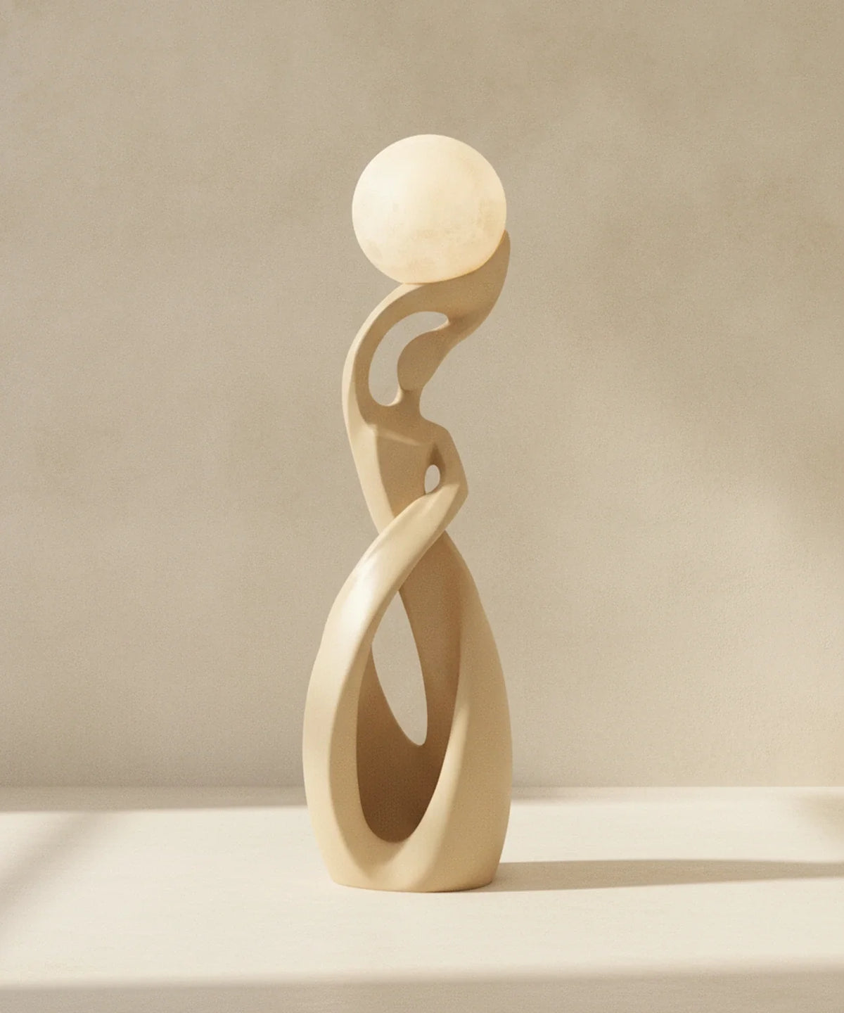 Lampadaire sculpture finition sable mat, sphère lune allumée, hauteur 82 cm