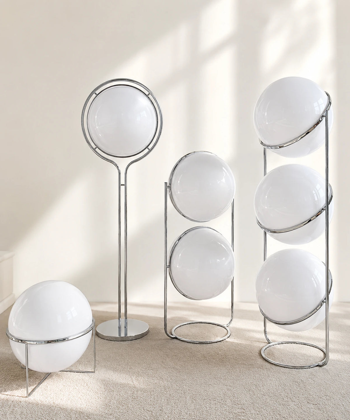 La lampe à poser boule opaline et les luminaires de la même famille, globes blancs
