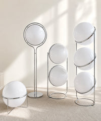 La lampe à poser boule opaline et les luminaires de la même famille, globes blancs
