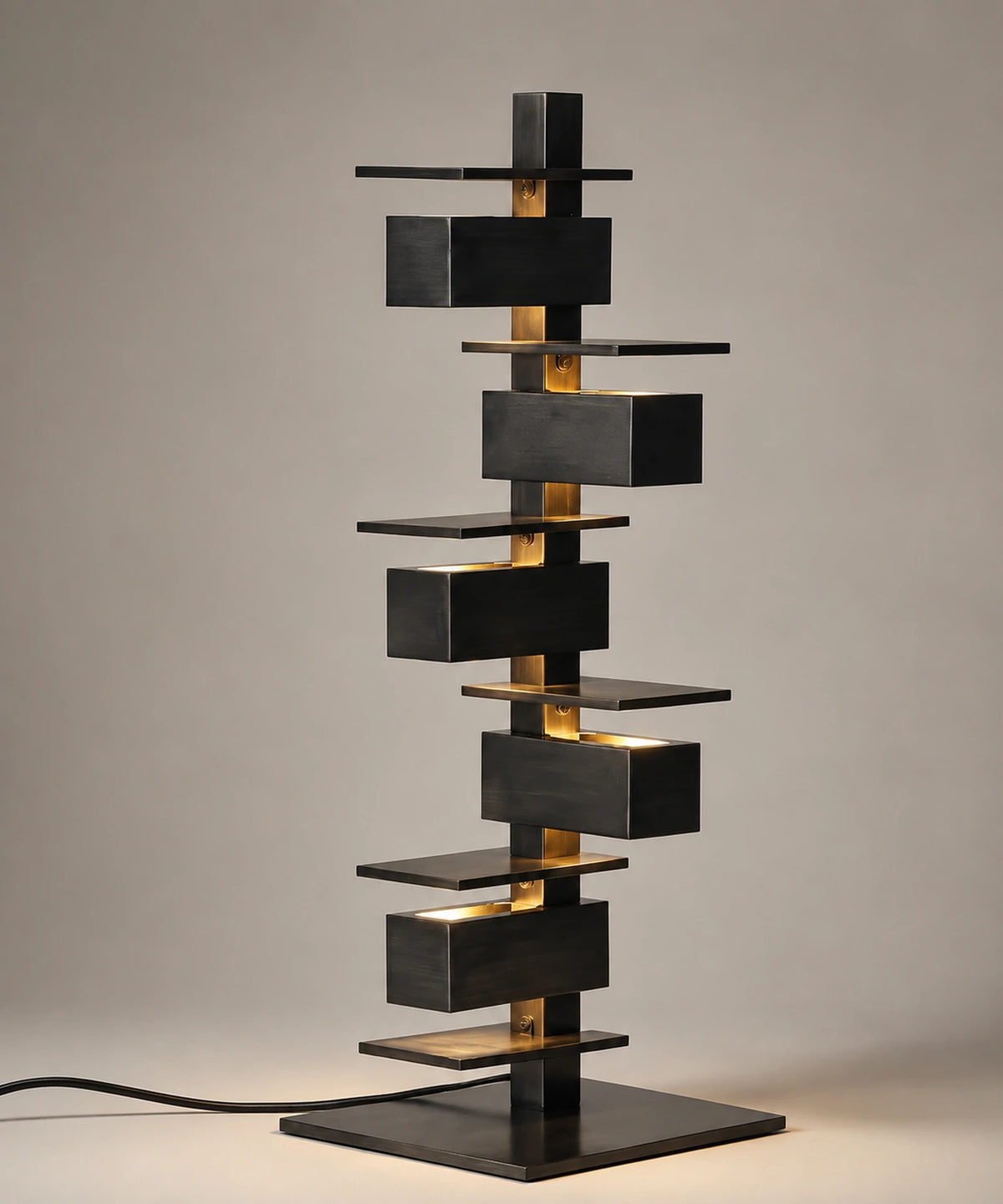 Lampe à poser design noir mat, 70 cm, lumière rasante sur chaque plateau