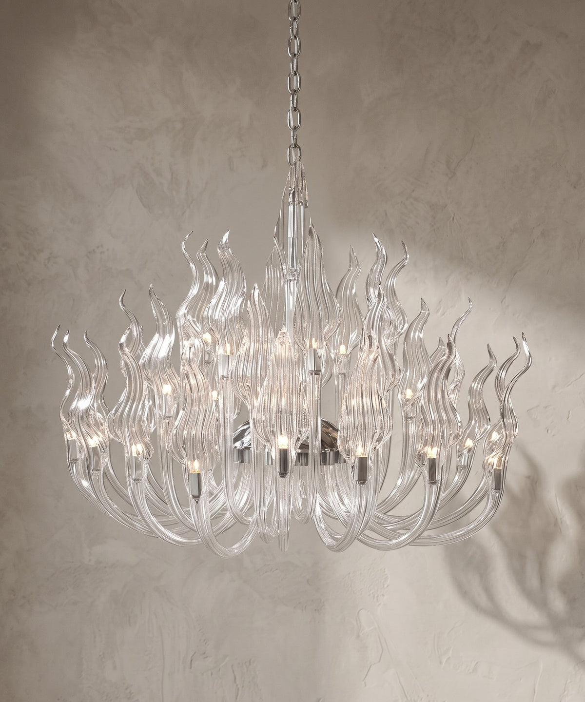 Lustre à bras en cristal transparent en forme de flammes, chaîne à maillons et monture chromée