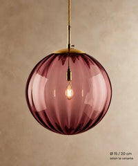 Suspension boule en verre rouge rosé côtelé, vue de face avec diamètres disponibles