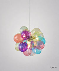 Suspension en verre multicolore 17 bulles, diamètre 40 cm, sur fond studio