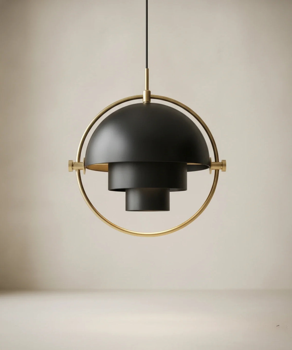 Suspension demi sphère orientable finition noir mat, calotte relevée, anneau laiton