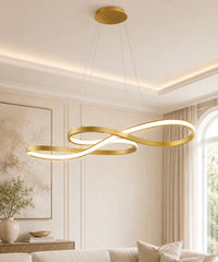 Suspension luminaire LED dimmable en boucle infinie dorée, allumée dans un salon clair