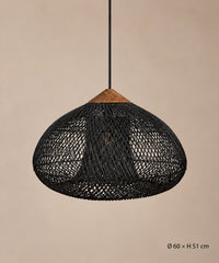 Suspension ballon en rotin noir et bois sur fond beige, dimensions Ø60 × H51 cm