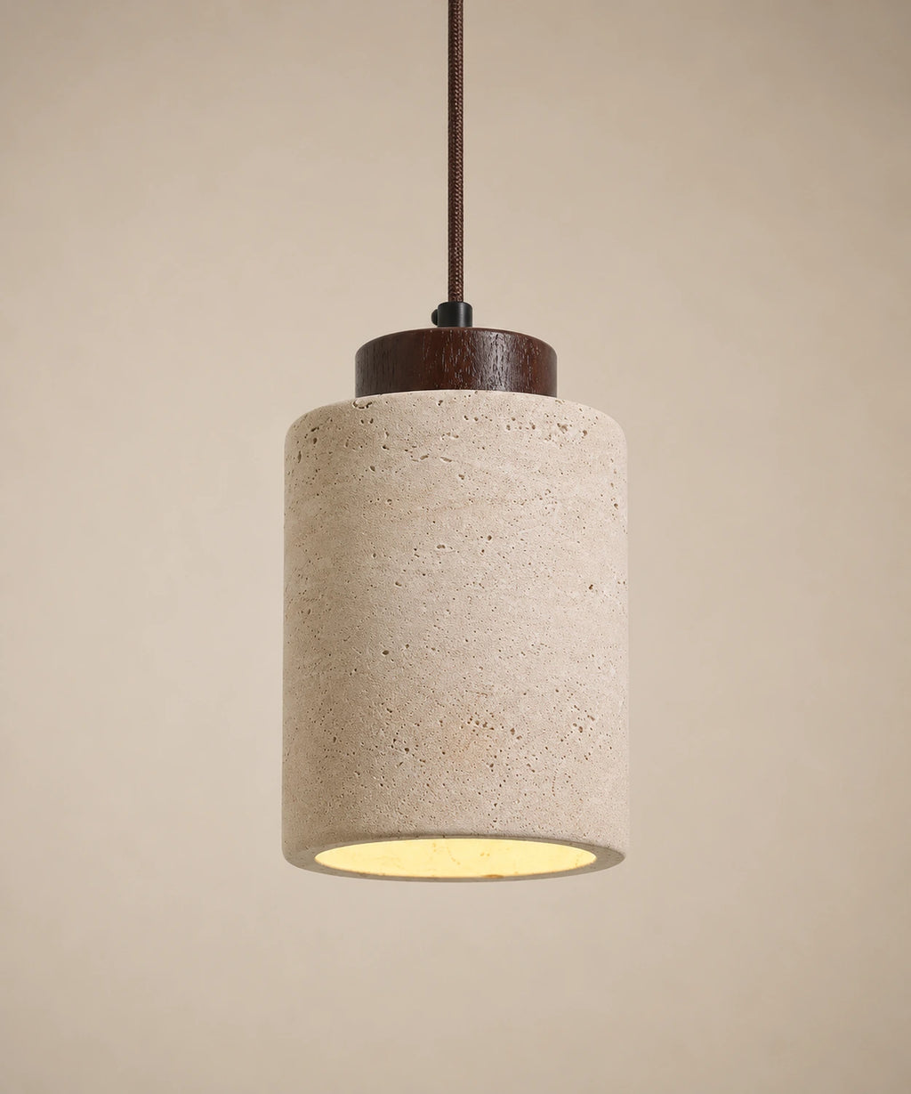 Suspension en travertin en cylindre de 11 cm, chapeau teinté noyer, allumée